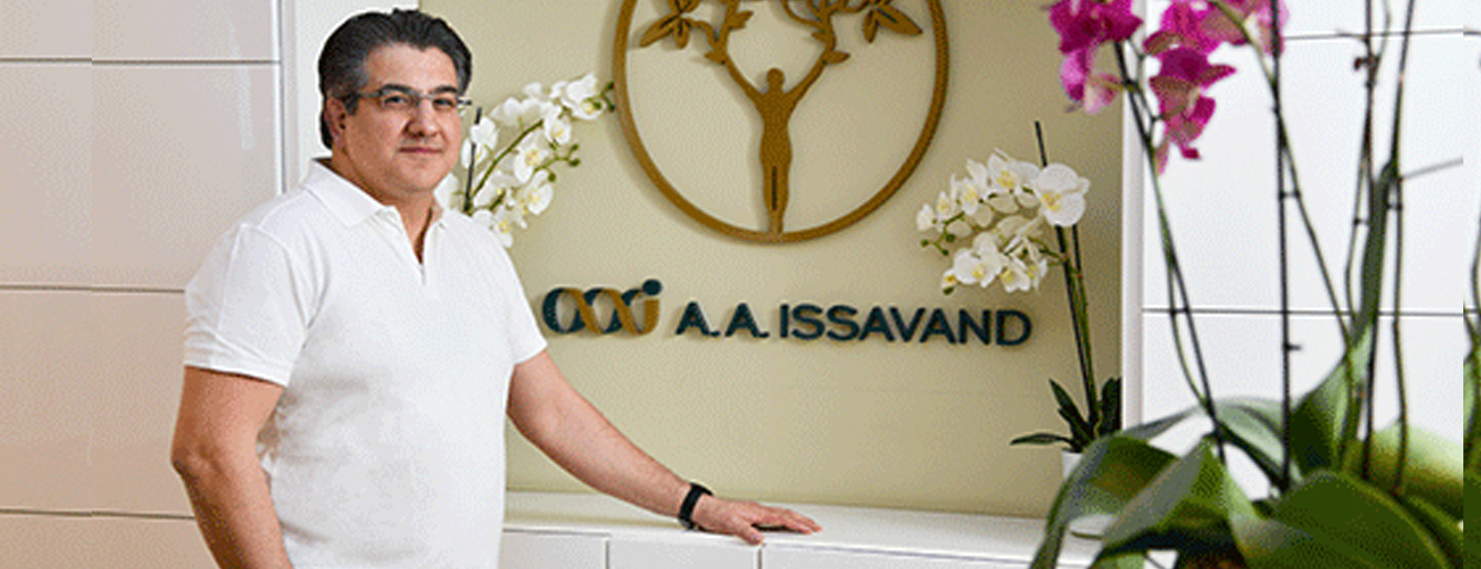 Dr. med. A. Issavand in der Praxis